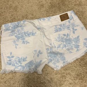 American eagle mini floral shorts size 6 stretch